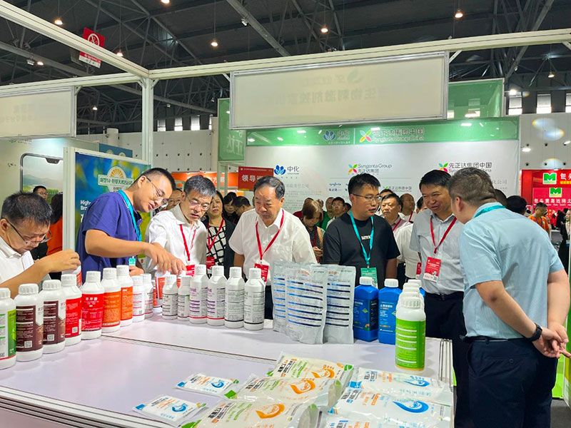新朝陽(yáng)綠色生物科技亮相西部植?！半p交會(huì)”與第八屆綠色農(nóng)藥博覽會(huì)
